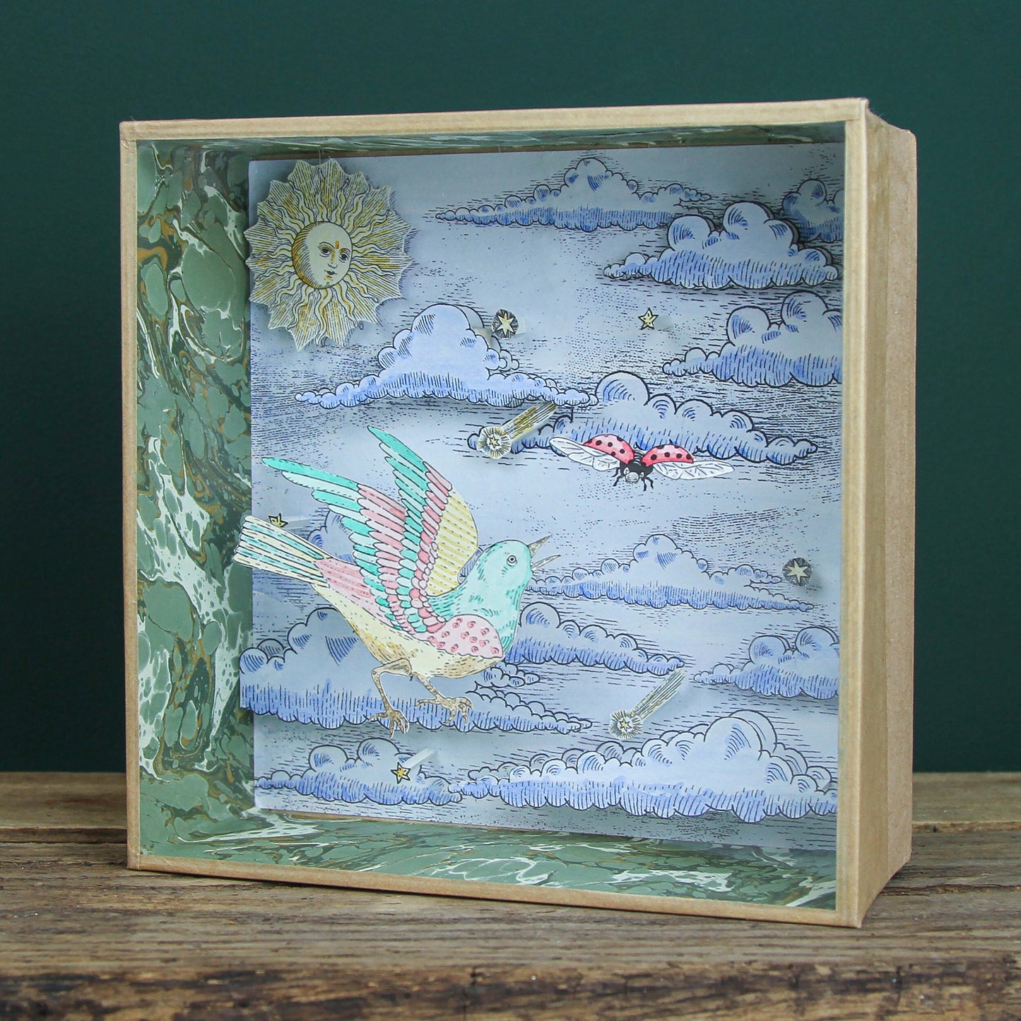 Vitrine à Merveilles | OISEAU VERT ET COCCINELLE